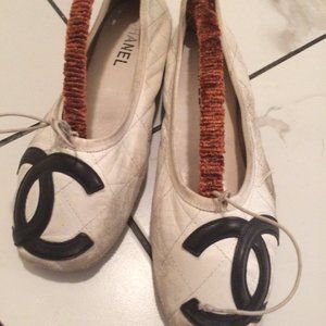CHANEL Cambon Signature white quilt leather flat 8